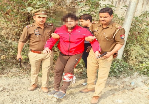 पुलिस मुठभेड़ मे थाना सीमापुरी दिल्ली से तड़ीपार चल रहा लुटेरा जवाबी पुलिस फायरिंग  घायल अवस्था में गिरफ्तार