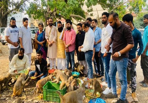 पशु सेवा समिति द्वारा आयोजित किया गया उत्तर प्रदेश का विशाल मूक वानर भंडारा