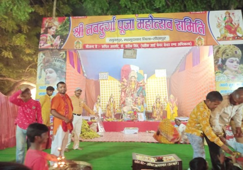  मां भवानी दुर्गा पूजा का मोहल्ला रमुवापुर में ग्राम वासियों द्वारा किया गया भव्य आरती का अयोजन