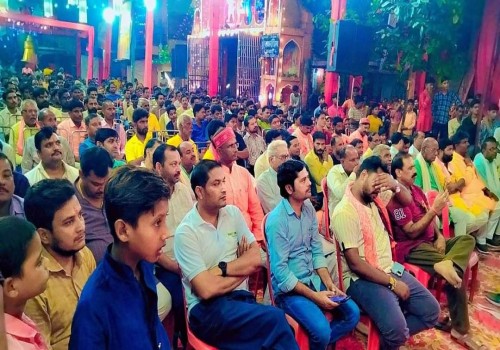 अटल चौक पर हुआ कवि सम्‍मेलन, तालियाें के साथ लगे ठहाके ।