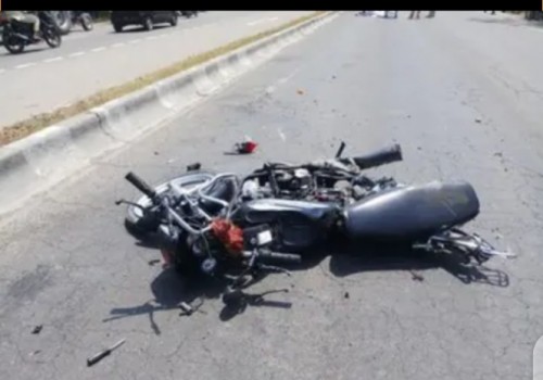 बरेली के कस्बा मीरगंज रामपुर  हाईवे पर ट्रक ने बाइक को मारी टक्कर दो लोगो की मौत