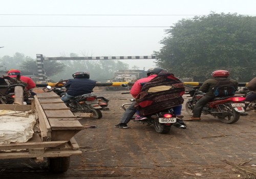 बरेली में कड़ाके की ठंड से लोगों का घर से निकलना हुआ मुश्किल तापमान 4 डिग्री के नीचे पहुंचा