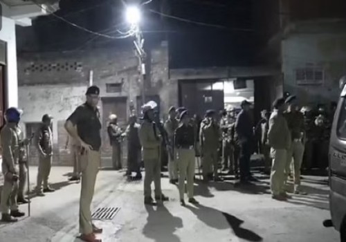 बरेली में उत्तराखंड पुलिस का बड़ा एक्शन  300 पुलिसकर्मियों ने की छापेमारी, 17 ड्रग तस्करों को किया गिरफ्तार