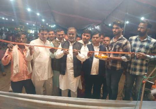 बरेली के ग्राम आनंदपुर में समाजवादी पार्टी के जिला सचिव राम बहादुर लोधी ने फीता काट कर मेले का किया उद्घाटन 
