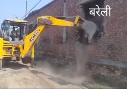 बरेली में कोर्ट के आदेश पर सरकारी जमीन से अवैध मस्जिद ध्वस्त, गांव में मचा हड़कंप