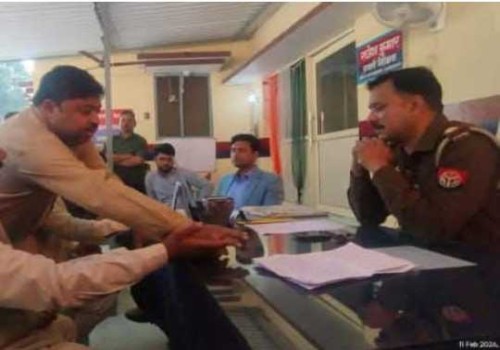 बरेली के कस्शेबा रगढ़ में अतिक्रमण हटाते समय ईओ-दुकानदार में मारपीट 