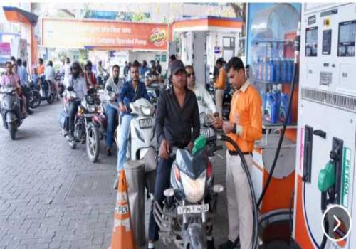 बरेली में एलपीजी किल्लत के बीच डीजल-पेट्रोल को लेकर फैली अफवाह, पंपों पर लगी लंबी लाइन