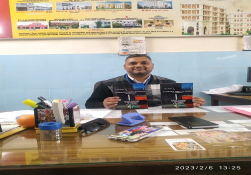 डॉ सौरभ शर्मा द्वारा लिखित “रिन्यूएबल एनर्जी रिसोर्सेज टेक्नोलॉजी” नामक एक नई पुस्तक का विमोचन किया गया