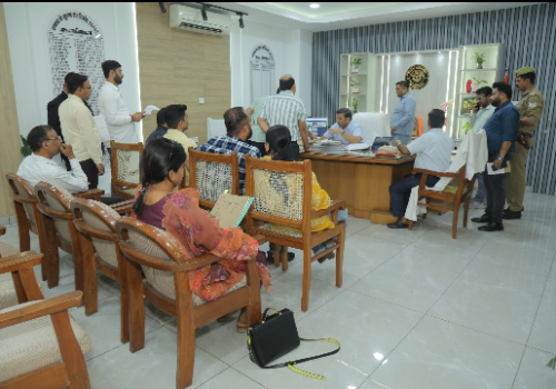 *जिलाधिकारी रविंद्र कुमार माँदड़ ने जनता दर्शन में सुनी जन समस्याएं*