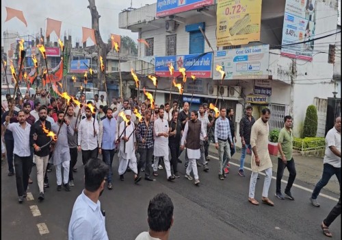 कारगिल विजय दिवस पर भारत माता के जयकारों के साथ भाजपा ने निकाली तिरंगा यात्रा कारगिल युद्ध में हुए शहीदों को श्रद्धांजलि अर्पित की