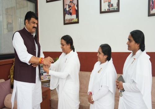 ब्रह्माकुमारी आश्रम से आई बहनों ने कैबिनेट मंत्री गोविंद सिंह राजपूत को बांधी राखी