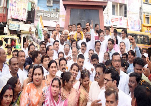 कांग्रेस के नवनियुक्त जिलाध्यक्षों की निकली भव्य स्वागत रैली कांग्रेस कार्यालय में पूजन अर्चन कर कार्यभार ग्रहण किया  