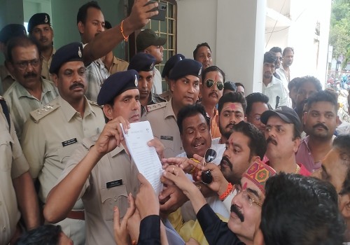 बांदरी थाना के इमलिया में हुए विवाद में पीड़ित पक्ष पहुंचा पुलिस अधीक्षक कार्यालय, ब्राह्मण समाज और अन्य समाज ने किया समर्थन