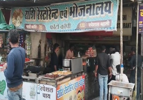 मेडिकल कॉलेज के सामने राशि रेस्टोरेंट में गंदगी मिलने पर रेस्टोरेंट का फूड लाइसेंस किया निरस्त