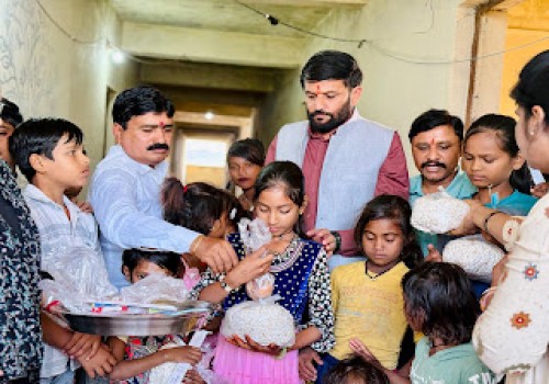 भाजपा जिला अध्यक्ष श्याम तिवारी ने बच्चों के साथ बांटी दीपावली की खुशियां खिल उठे बच्चों के चेहरे