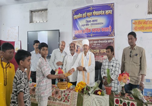 शासकीय हाई स्कूल गोपालगंज में महाकवि कालिदास जयंती पर कालिदास समारोह आयोजित, विधायक शैलेंद्र कुमार जैन ने संस्कृत भाषा के महत्व पर दिया जोर