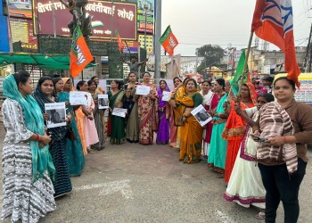 बिहार के मुख्यमंत्री नीतीश कुमार के बयान का भाजपा महिला मोर्चा ने किया विरोध प्रदर्शन