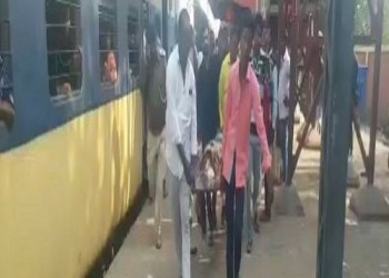 पटना में चलती ट्रेन में अंधाधुंध फायरिंग, 3 को लगी गोली, खुसरूपुर स्टेशन पर मची अफरातफरी