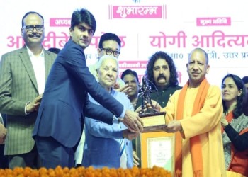जिला गौतम बुध नगर : के डीएम सुहास एल वाई को मुख्यमंत्री योगी आदित्यनाथ ने लक्ष्मण पुरस्कार से किया सम्मानित।