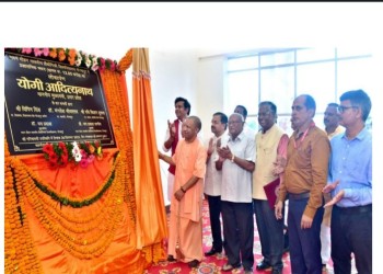 मुख्यमंत्री ने जनपद गोरखपुर के मदन मोहन मालवीय प्रौद्योगिकी विश्वविद्यालय में 12 करोड़ रुपये की लागत से निर्मित अत्याधुनिक सुविधाओं से सुसज्जित नये प्रशासनिक भवन का लोकार्पण किया