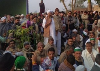 किसान महापंचायत का आयोजन में भारतीय किसान यूनियन के राष्ट्रीय प्रवक्ता राकेश टिकैत, कई जिलों के किसानों का लगा भीड़ 