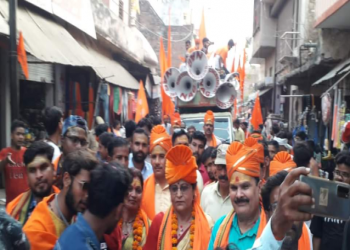 विश्व हिंदू परिषद की ओर से आज मां संकटा देवी मंदिर से प्रारंभ होकर भव्य विशाल शोभा यात्रा  निकाली गई ।