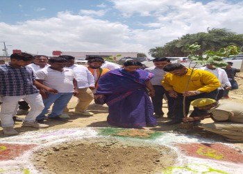 कान्हा गौशाला हरगांव में क्षेत्रीय सांसद ने वृक्षारोपण कर पर्यावरण संरक्षण का संदेश दिया 