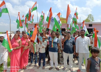 ग्राम पंचायत गोलोक कोंडर के प्रधान प्रतिनिधि विनोद यादव पंचायत मित्र के द्वारा विशाल तिरंगा निकली गई।