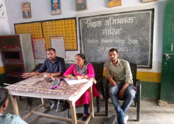 प्राथमिक विद्यालय बाछेपुर मे आज शिक्षक व अभिभावक के बीच मीटिंग हुई।