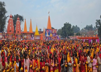 बिगड़े मौसम के बाद हुई बारिश भी कलशधारी महिलाओं का हौसला नहीं तोड़ सकी। 