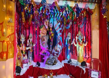 हनुमान मन्दिर परिसर में सजे मॉ के पंडाल की भव्य आरती रही आकर्षण का केन्द्र