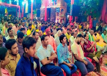 अटल चौक पर हुआ कवि सम्‍मेलन, तालियाें के साथ लगे ठहाके ।