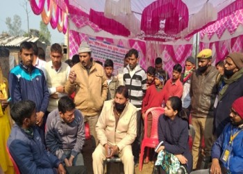बरेली के तहसील मीरगंज में चुनाव बहिष्कार:खमरिया आजमपुर के गौटिया में ग्रामीणों ने किया मतदान का बहिष्कार