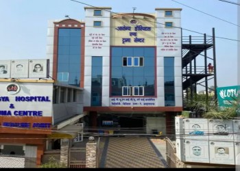 बरेली के आरोग्य हॉस्पिटल को बम से उड़ाने की धमकी के बाद प्रशासन ने खाली कराया अस्पताल