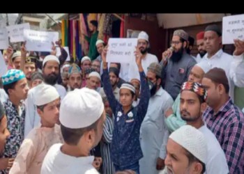 बरेली में भाजापा प्रवक्ता नूपुर शर्मा के खिलाफ मुस्लिम समुदाय ने किया प्रशासन 