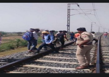 बरेली के भिटौरा स्टेशन के पास 60 साल के बुजुर्ग ने की आत्महत्या  ट्रेन को देखते ही आगे लगा दी छलांग