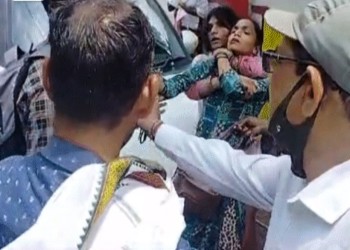 बरेली में एसएसपी ऑफिस के सामने प्रेम विवाह करने वाली लड़की के साथ परिवार वालों ने की मारपीट