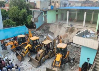 बरेली बवाल के बाद नफीस के बरातघर पर चला बुलडोजर, मौलाना तौकीर को दी शरण