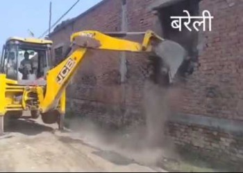 बरेली में कोर्ट के आदेश पर सरकारी जमीन से अवैध मस्जिद ध्वस्त, गांव में मचा हड़कंप