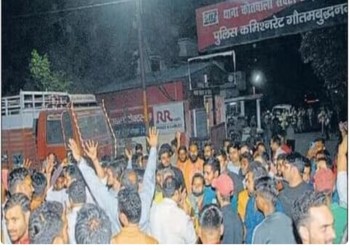 नोएडा: सेक्टर-39 थाने के बाहर भीड़ का पांच घंटे हंगामा, पुलिसकर्मियों से मारपीट