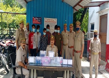 थाना सैक्टर 63, नोएडा पुलिस द्वारा 04 अभियुक्तगण चोरी के 14 मोबाइल फोन अलग-अलग कम्पनी के  एलएमटी सहित गिरफ्तार  