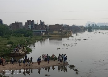 हिंडन नदी में लगातार पानी का जलस्तर बढ़ने से स्थानीय लोगों को करना पड़ रहा है भारी दिक्कतों का सामना