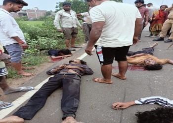 *ग्रेटर नोएडा में भीषण सड़क हादसा: कार-बाइक टक्कर में चार दोस्तों की मौत, ड्राइवर हिरासत में*