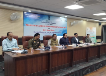 वाराणसी:-पर्यटन को बढ़ावा देने के लिए राज्यमंत्री पर्यटन एवम् रक्षा की अध्यक्षता में इंटरैक्टिव सेशन विद स्टेक होल्डर एक मीटिंग का आयोजन किया गया|