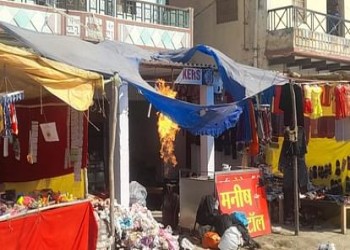 वाराणसी:रविदास जयंती मेले में बड़ा हादसा टला, गैस सिलेंडर में अचानक लगी आग, मची अफरा-तफरी