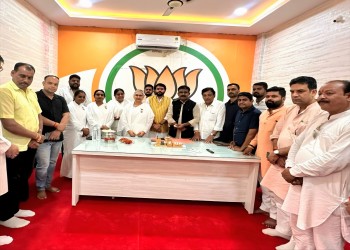 भाजपा कार्यालय में शुद्धवाणी और सकारात्मक जीवन का संकल्प दिलाकर ब्रह्मकुमारी बहनों ने बांधा मन की रक्षा का बंधन