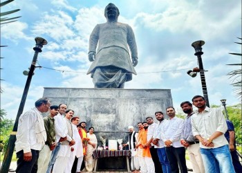 भारत के पूर्व प्रधानमंत्री भारत रत्न स्व.अटल बिहारी की पुण्यतिथि एवं श्रद्धेय कुशाभाऊ ठाकरे की जयंती पर भाजपा पदाधिकारी जनप्रतिनिधियों ने श्रद्धासुमन अर्पित किए
