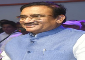 सागर जिले के खुरई स्टेशन पर सुविधाएं बढ़ाने और नई रेल परियोजना का सर्वे कराने पूर्व मंत्री भूपेन्द्र सिंह ने रेल मंत्री से किया अनुरोध