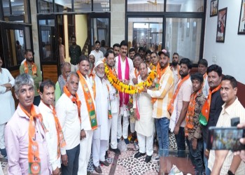 राहतगढ़ के कांग्रेस पार्षद सहित सैकड़ों कांग्रेस कार्यकर्ताओं ने ली भाजपा की सदस्यता, मंत्री गोविंद सिंह राजपूत ने दिलाई भाजपा के आदर्शों का पालन करने की शपथ