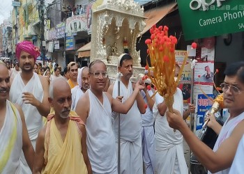 दस लक्षण पर्व के अंतिम दिन जैन समाज द्वारा शोभायात्रा निकाली गई साल भर के त्यौहार को धूमधाम से मनाया गया